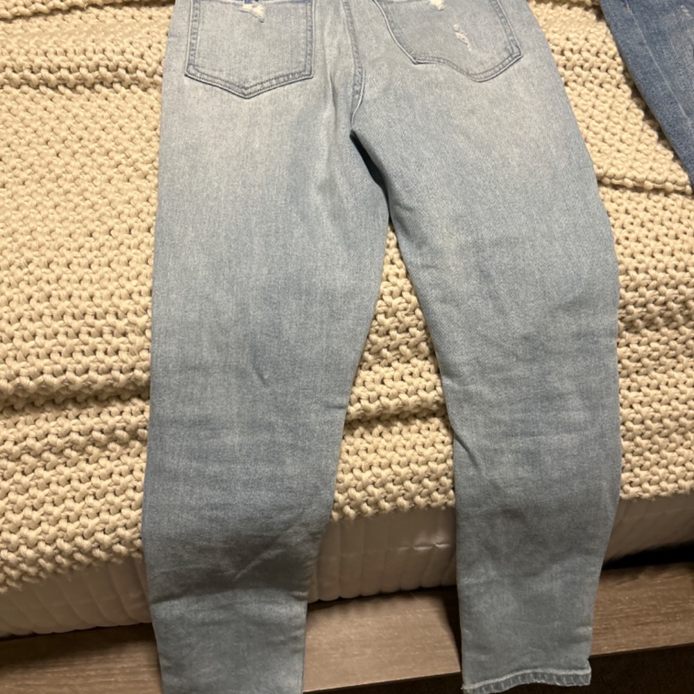 Light Wash Jean - Picture 2 of 3